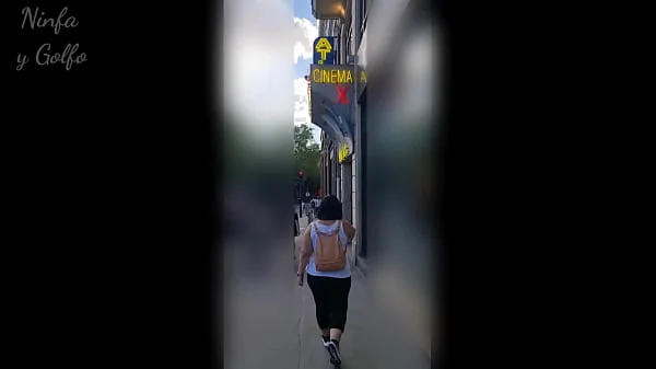 Entramos en el cine X Atlas de Paris, muchos BBC se corren en las tetas de mi esposa - Promo