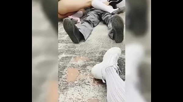 Mejores AMIGAS Estudiantes Putitas de la ESCUELA Técnica se Graban Chupándole la VERGA a un Wey y Cogiendo en la Escuela! Colegiala Mexicana Amateur Follando en Público, Alumnos Precoces! Parte 2