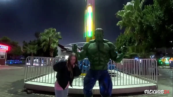 - I want to suck you right here! - Alexa gets horny on the ferris wheel
