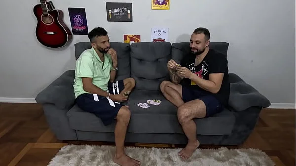 Fizemos um menage com a anazinha do mau e meu amigo enfiou fundo o pauzão na bucetinha pequena da anã