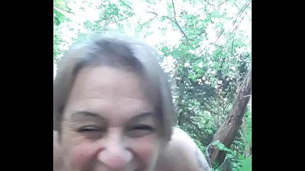 Esclave F s'éclate en forêt