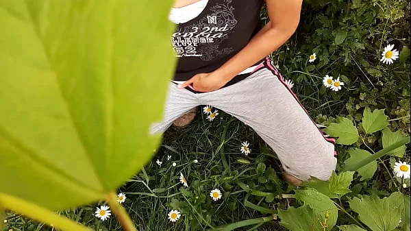 I spy on my neighbor masturbating in the daisies - Girls fly orgasm