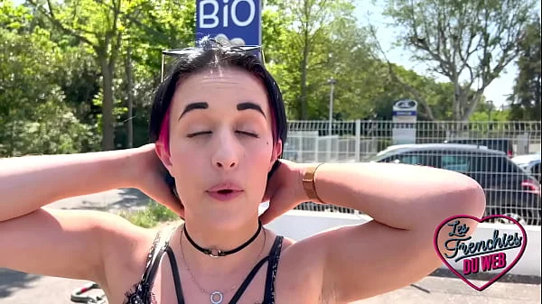 Leila, 18ans, se gode avant de se faire baiser