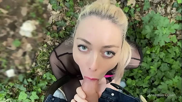 A random guy gaves me his cock for risky outdoor blowjob in public.
