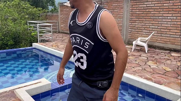 Piscinero cachondo me folla cuando mi marido no esta Part 1