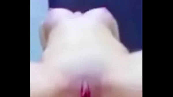 Un étranger me baise le cul dans les WC d'un bar
