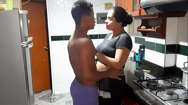 la cachonda de la limpieza me chupa mi dura polla