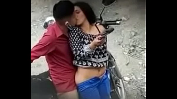A Escondidas En Una Moto