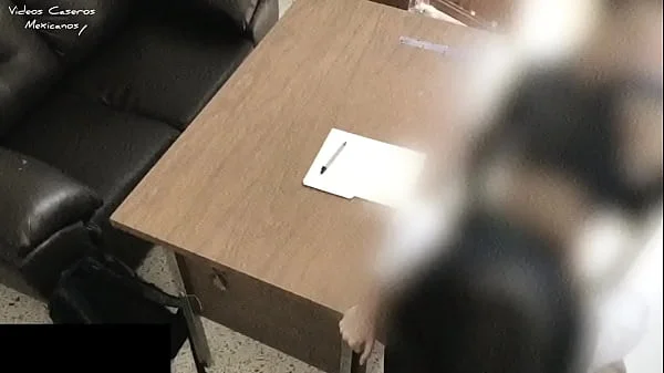 PROFESOR de Matemáticas se COGE a su ALUMNA en su OFICINA, Ella le Pide Ayuda, le Ofrece el Culo para Obtener Mejores CALIFICACIONES y le CHUPA la VERGA para Convencerlo !! Estudiantes Mexicanas! / Math Teacher Fucking Latina !