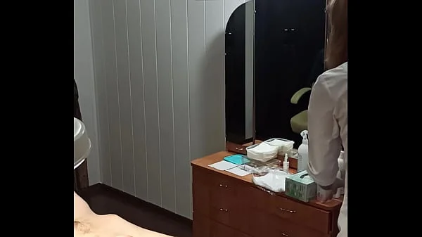 Video tutorial on what to do for a depilation master with Spontaneous ejaculation while trimming. SugarNadya show that the penis must be held tight and not released until the very last spray