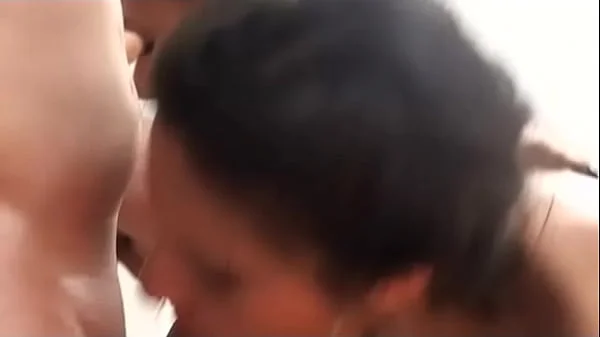 Couples' exchange between amateur and experienced couples