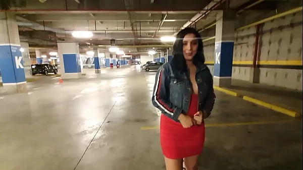 Martinasmith squirting at the Mall parking lot