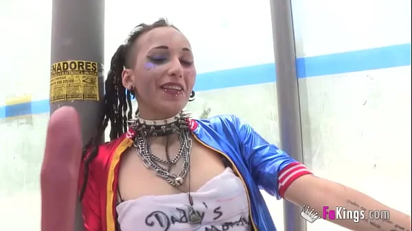 Cosplayer accepts the challenge and seduces random dudes in the street