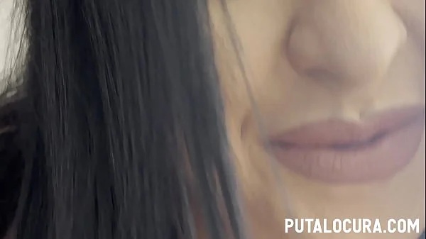 Chubby de grandes tetas habla sobre los hombres y luego folla