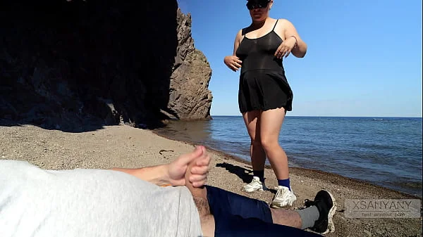 The stranger shocked the exhibitionist on the sea beach - XSanyAny